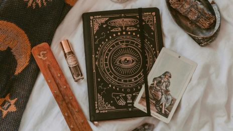 Dagens tarotkort – 2 juni 2025: Fyra i stavar