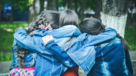 Miért fontos a barátnők támogatása