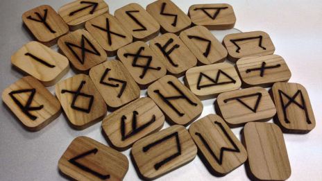 Runornas väg, urtidens viskningar i nutidens hjärta