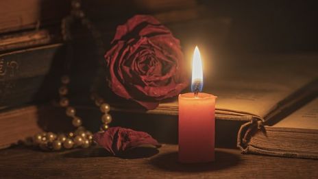 Det brinner en eld, en liten…