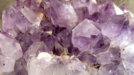 Ametist – den violetta väktarens viskning