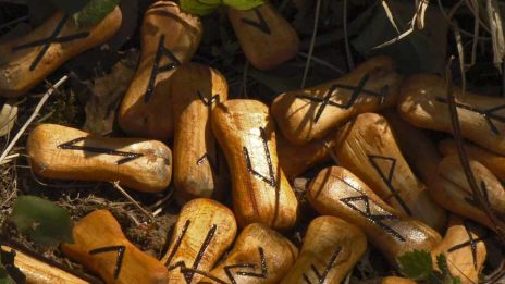 Att spå i mormors runor