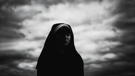 Den Mördade Nunnan: En Praglegend fylld av Kärlek och Ödesdigra Val