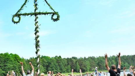 Midsommarmagi för ljus, kärlek och lycka
