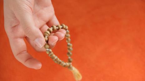 Prova mantras för beskydd!