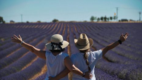 Tar från oss själva och ger till andra