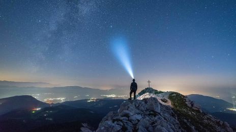 Universum och guiderna ser allt