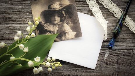 Vita liljekonvaljer och dröm om fred