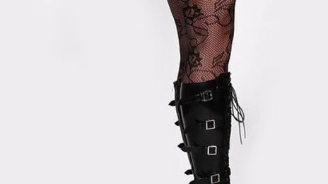 Monika tar saken i egna händer