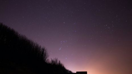 Under stjärnornas tystnad