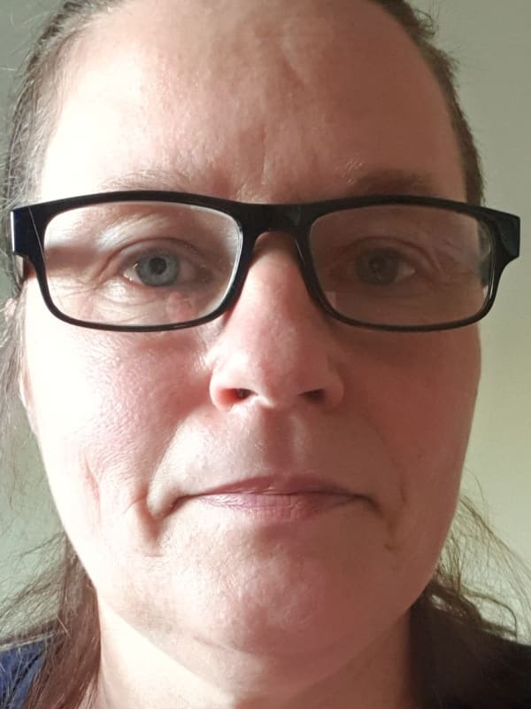 Maria er en ærlig, varm og hjertegod spåkvinne som hjelper deg med alt fra daglige tanker til større og mer alvorlige spørsmål, med andre ord kan du snakke med henne om alt du måtte ønske