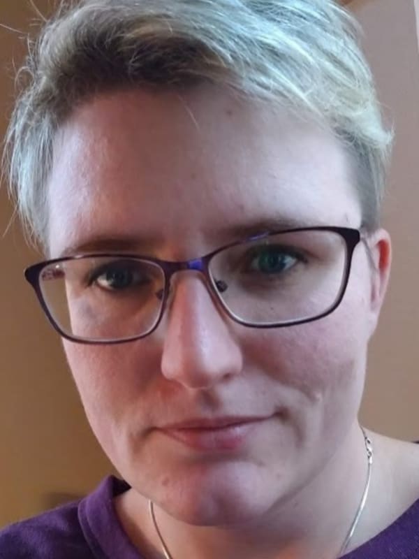 Dinah har brukt ferdighetene sine fra en tidlig alder, de har vært i familien i generasjoner. Dinah er intuitiv klarsynt, medium, healer, kortleser og dyreformidler. Dette gjør at hun har et bredt spekter av verktøy å hjelpe deg med