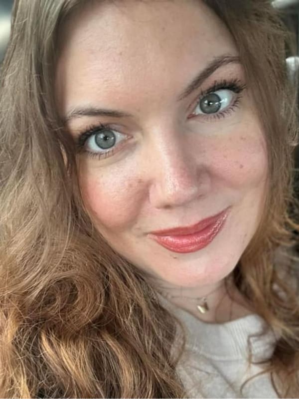 Sofie besitter noen helt spesielle klarsynte evner. Hun er en engel med et oppdrag. Hun bruker sine evner som en klarsynt, åndelig mentor og frekvenshealer for å veilede deg kjærlig og rent fra hjertet