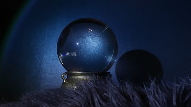 Vad säger kristallbollen om livet
