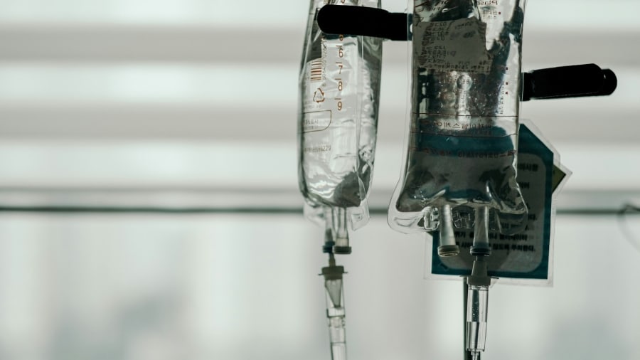 IV-vitamiinihoito ja modernin tippa-baarin ilmiö