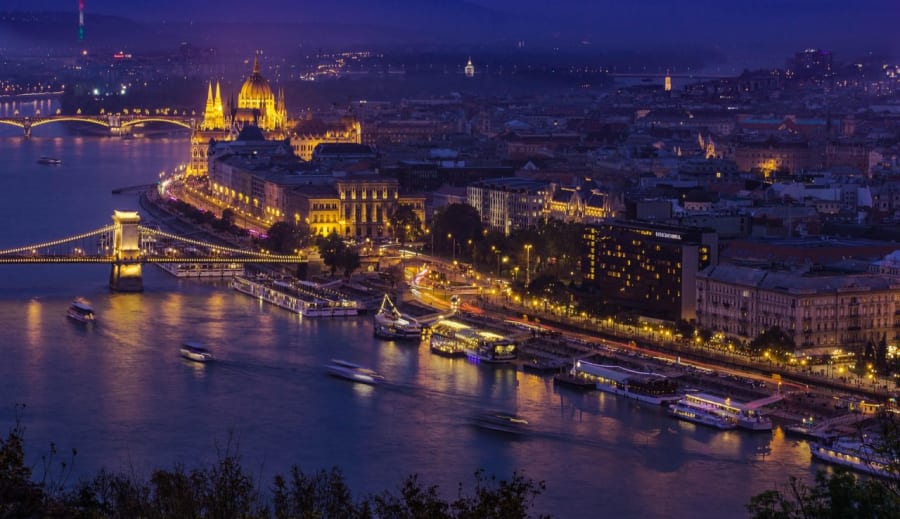 A város fényei éjszaka