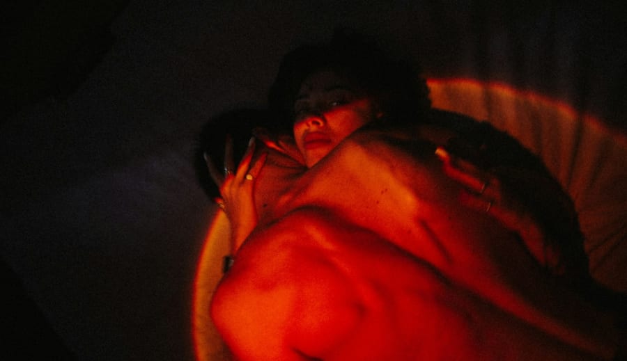 Han kysste mig på halsen