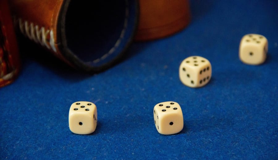 Tärningarnas tysta språk