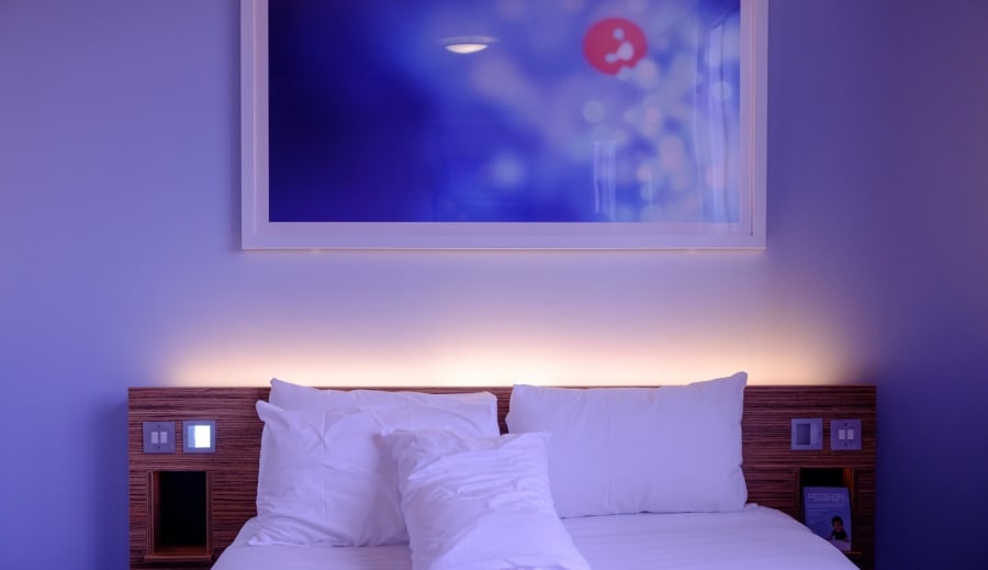 Yksinäinen hotellissa