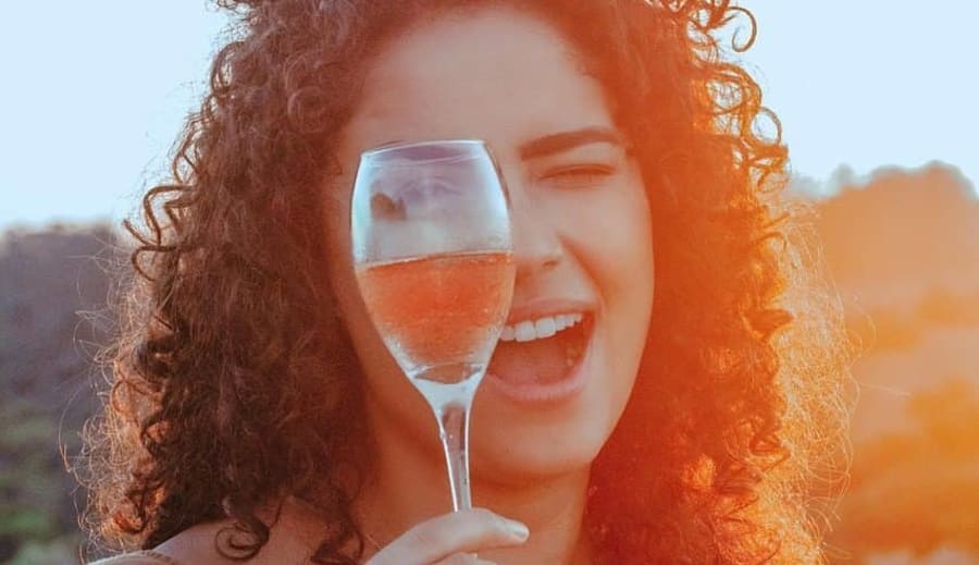 Poolen och varsitt glas champagne