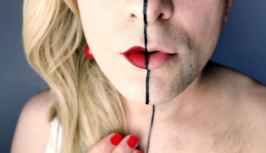 Tommy knullar sig själv