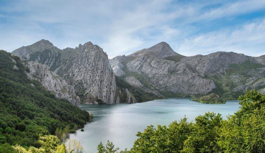 Medzi tradíciou a vedomím