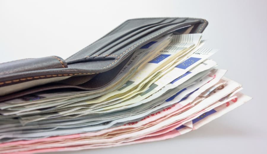 KAŽDODENNÍ TRIKY S PENĚZI