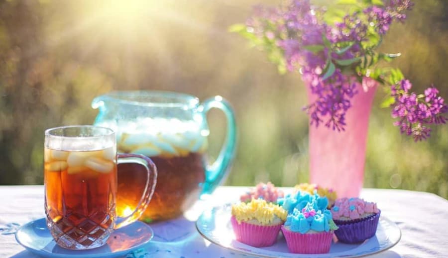 NENÍ NAD LAHODNÝ ČAJ DOMA PŘIPRAVENÝ