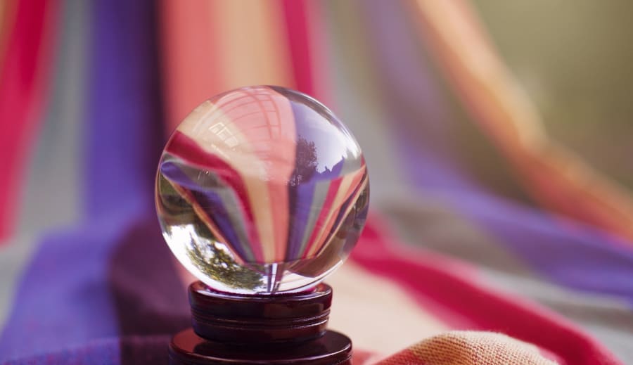 A Jövő Megismerése: Miért Fontos a Jóslás a Mindennapi Életben?