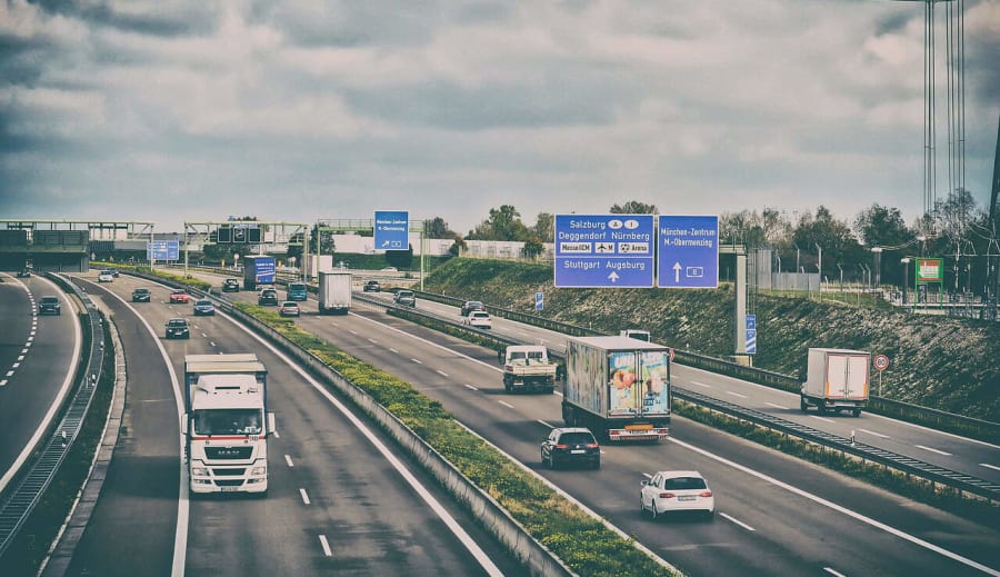 Autópályán vezetés: Tippek kezdőknek és haladóknak