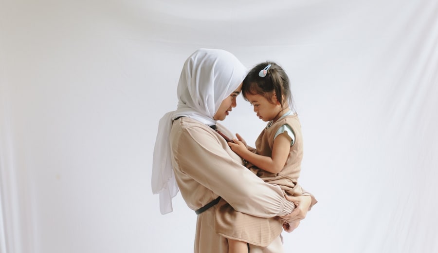 Az anyaság rejtett szépségei és kihívásai: Hogyan őrizzük meg önmagunkat szülőként?