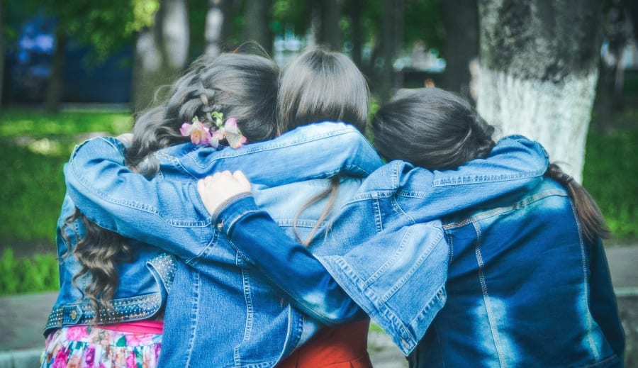 Miért fontos a barátnők támogatása