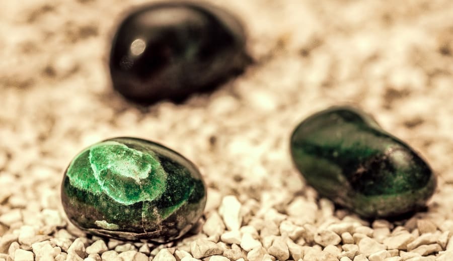Mit jelent egy zöld kavics?