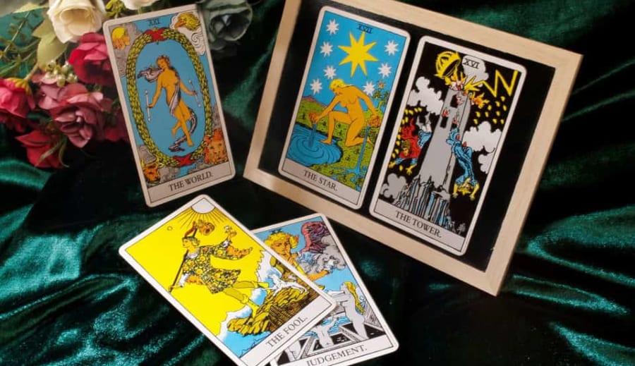 Tarot kártya jóslás