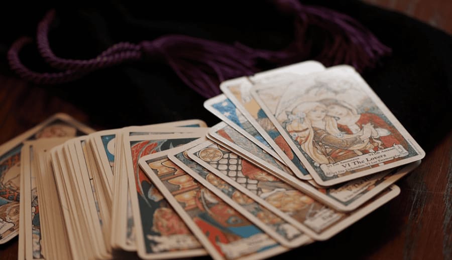 Tarot kártya jóslás