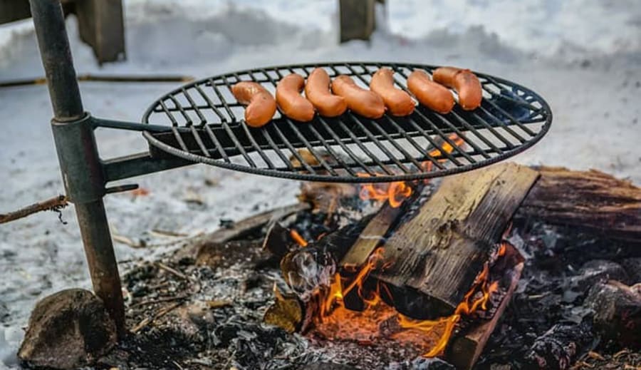 Vinterpicknick med eldmagi i solens sken