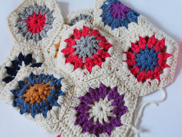 How To Crochet A Hexagon In Ten Minutes / Pip Lincolne