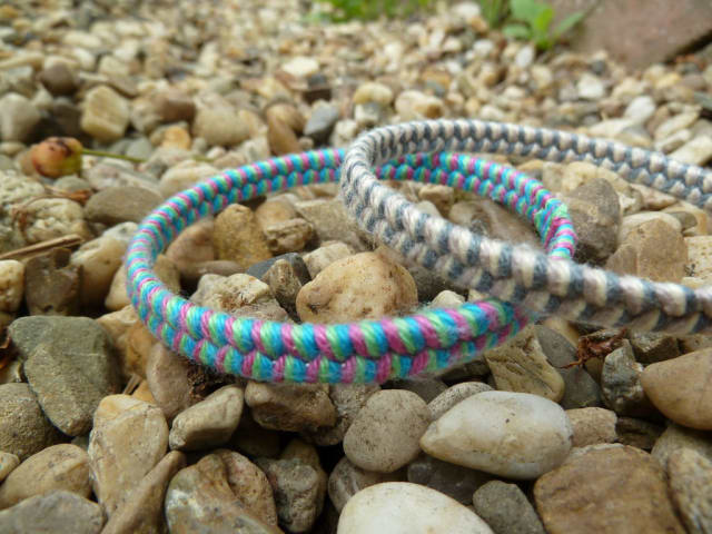 Woven yarn bangles / Emily van Leemput