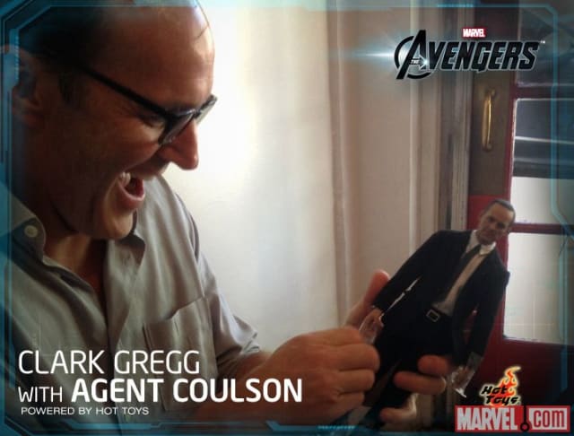 Clark Gregg Unboxes Agent Coulson / Hot Toys
