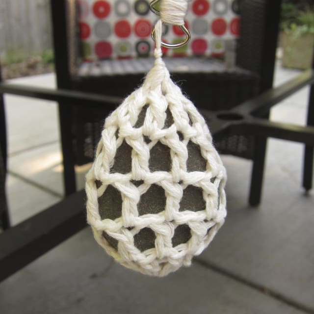 Crocheted Stone Tablecloth Weights / Kat