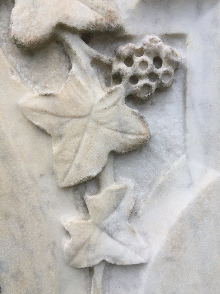 Gilbert Hugh headstone / Red Wolf