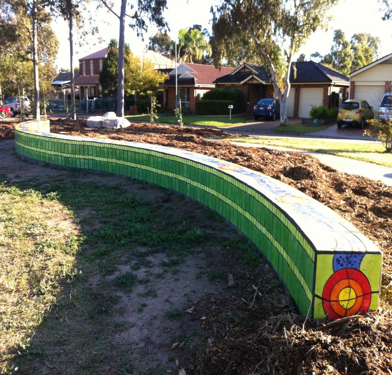 Serpentine Bench / Red Wolf