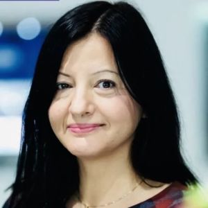 Dr. Mihaela Bucur
