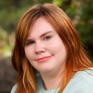  Liz Strouse  