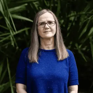 Dr Lisa Jones