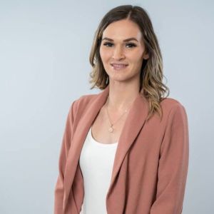 Zoe Holmes