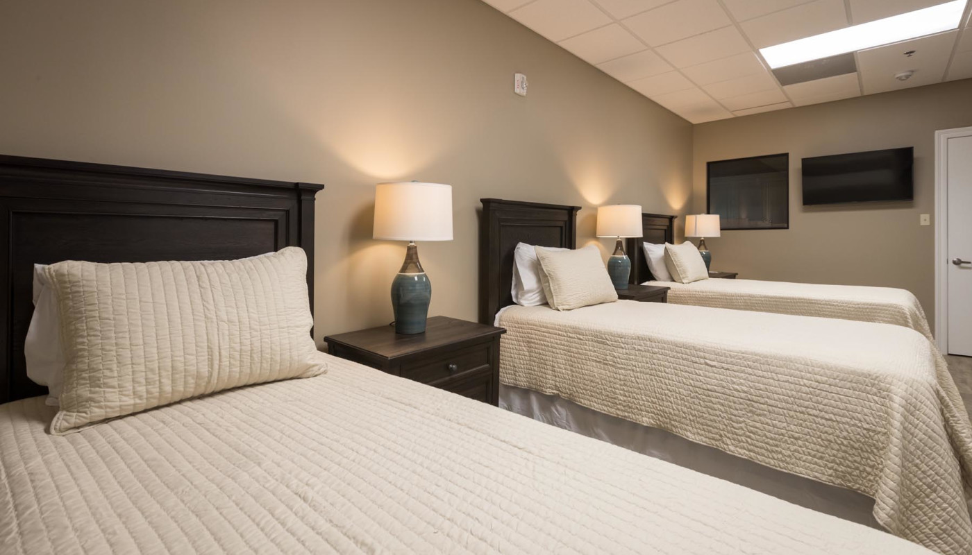 Whispering Oaks Lodge facility photo 2