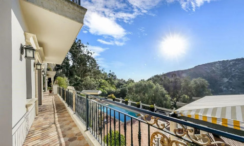 Residential Premium Image