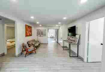 Azul House Sober Living - Photo 5