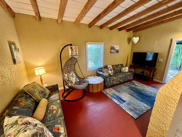 Aloha House - Hawaiian House